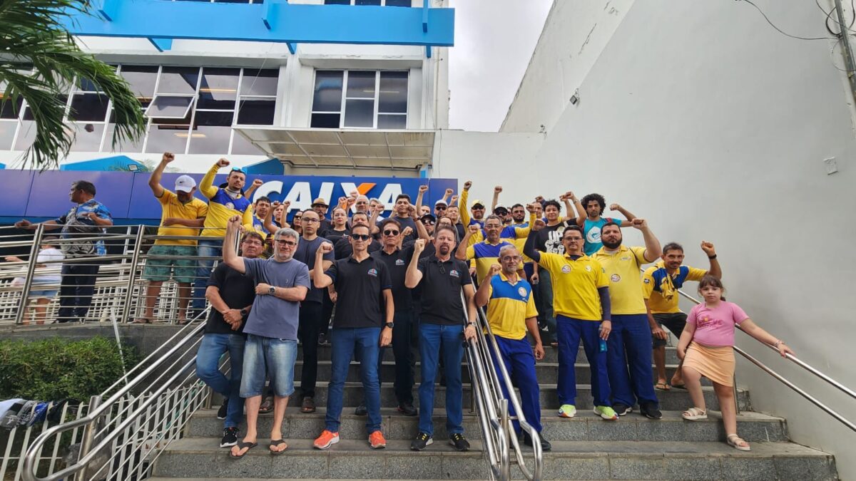 Trabalhadores dos Correios e da Caixa realizam ato unificado em Mossoró
