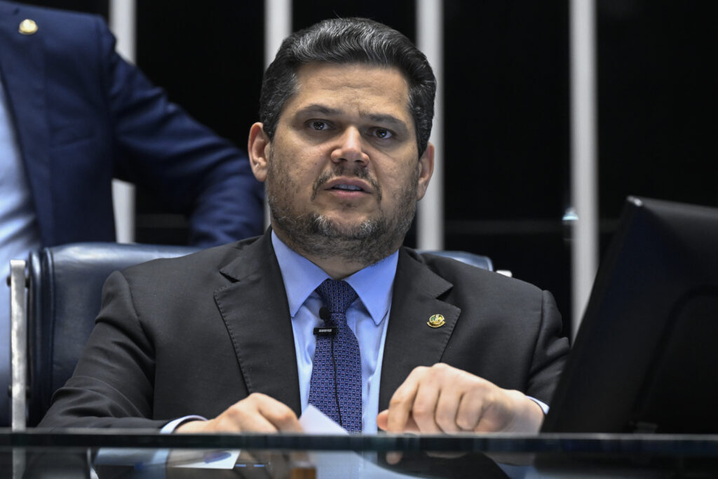 Alcolumbre calcula ter 48 votos para reeleição e rejeita impeachment de Moraes