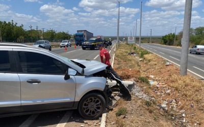 Cantor Mozart Max se envolve em acidente de trâsnito na BR-304, em Mossoró