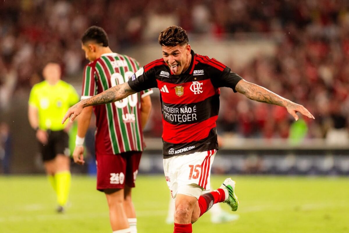 Carrascal decide Fla-Flu, e Flamengo mantém liderança sob pressão do Palmeiras