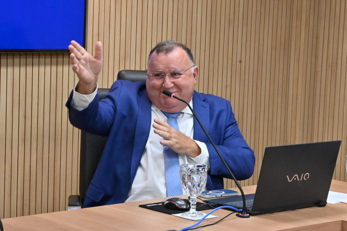 Dr. Bernardo critica polarização e ironiza: “Eu chuto com as duas pernas”