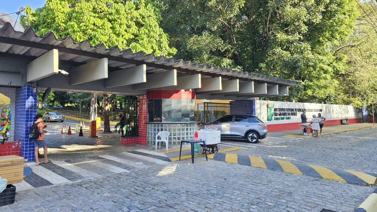 Eleitora passa mal durante votação no IFRN Central