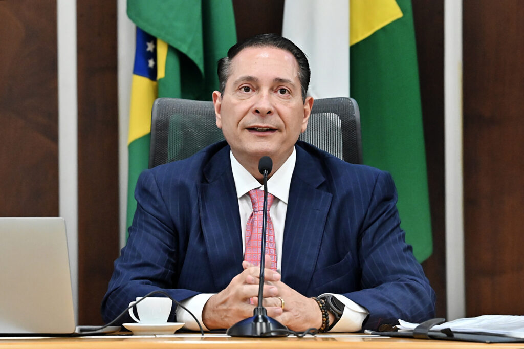 Ezequiel reunirá aliados antes de definir apoio no segundo turno no RN