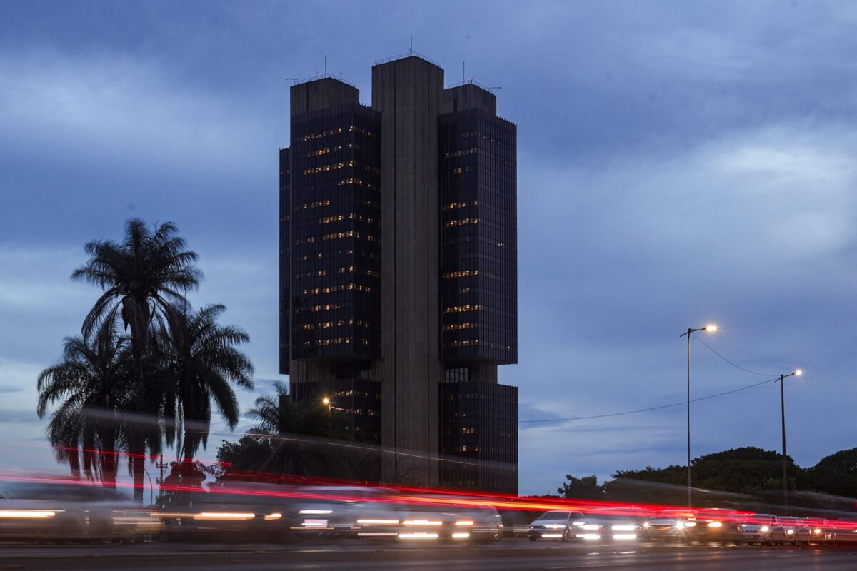 Focus: mercado mantém projeção para inflação em 5,22%, mas reduz a do PIB