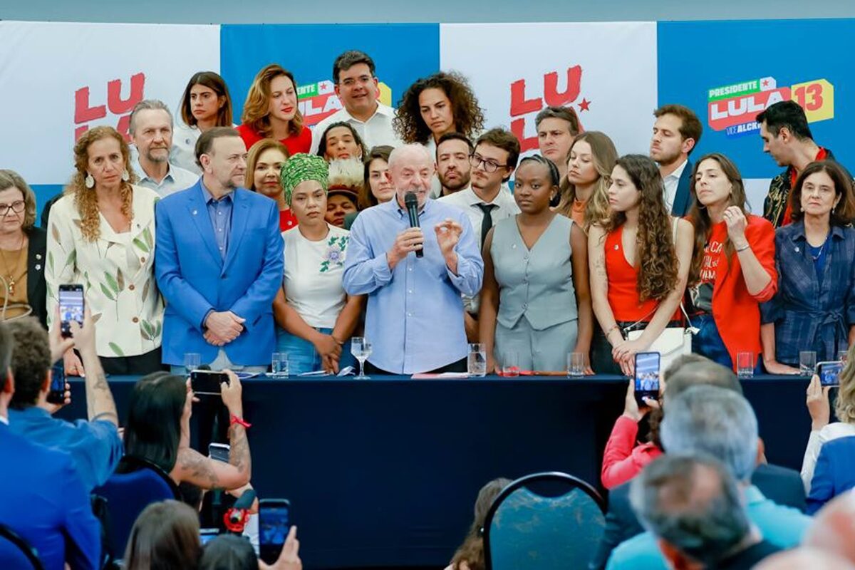 Lula admite erros e diz que fez a "campanha menos organizada desde 1989"