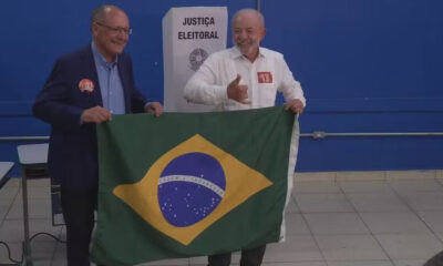 Lula vota no ABC Paulista e diz nunca ter visto mobilização igual à do segundo turno