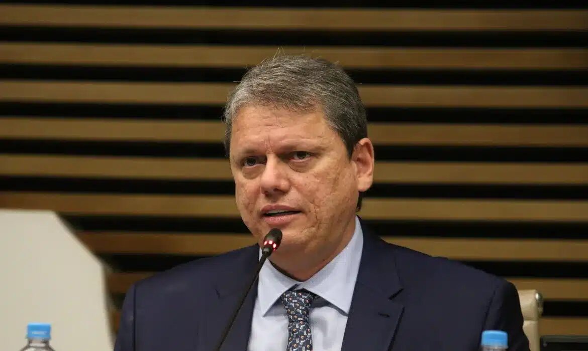 Tarcísio diz que mudanças na Constituição são necessárias para reformas